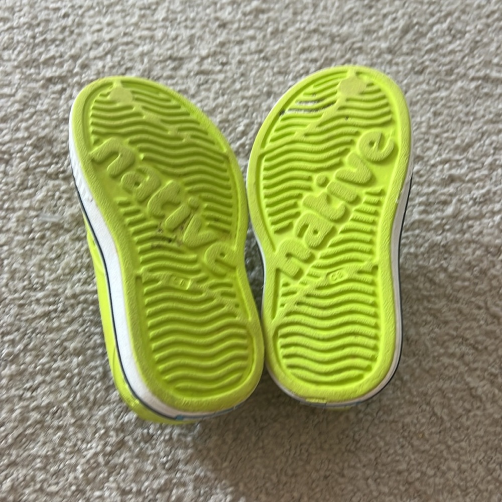 Native shoes - Picture 3 of 3